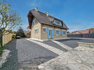 Budova, v ktorej sa dovolenkový dom nachádza