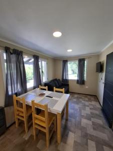 Posezení v ubytování Cabañas Valle Nabú