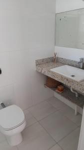 Ένα μπάνιο στο Apartamento com vista pro mar