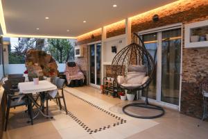 A seating area at Marie Hotel