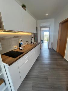 Kuchyň nebo kuchyňský kout v ubytování Fernandes Holidays