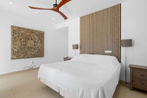 Giường trong phòng chung tại Allegro