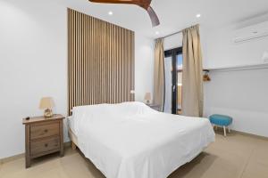 Giường trong phòng chung tại Allegro