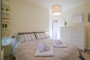 En eller flere senge i et værelse på Casa Barabba - Appartamento Azzurro + 9 billeder