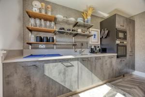 Η κουζίνα ή μικρή κουζίνα στο 4 Bed Detached House