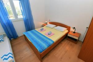 a bedroom with a bed with two towels on it at Slanica Murter MATE in Murter