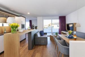 a kitchen and living room with a table and chairs at Haus Bank-Specker in Immenstaad am Bodensee