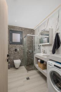 Koupelna v ubytování MELIGEO Suites Center of IOANNINA
