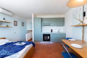 Gallery image of Casa Lea-sea view e relax- parking free in Cugnana Verde