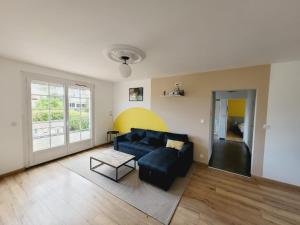 Posedenie v ubytovaní Grande maison familiale avec piscine, proche plage