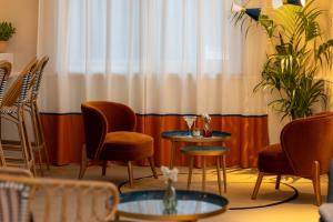 Posezení v ubytování Hotel Sablé
