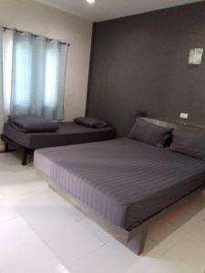 Postel nebo postele na pokoji v ubytování ภูรักษ์รีสอร์ท บ้านกรูด
