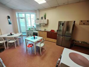 Kuchyň nebo kuchyňský kout v ubytování Kefir & Bun Hostel