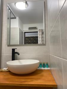 Ένα μπάνιο στο Villa Liberty +33 φωτογραφίες