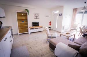 TV a/nebo společenská místnost v ubytování Apartments Relax