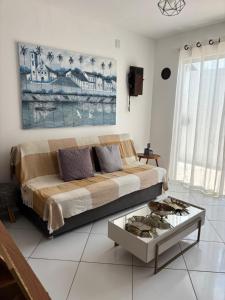 a living room with a couch and a coffee table at Bragança -Pa linda casa completa in Bragança