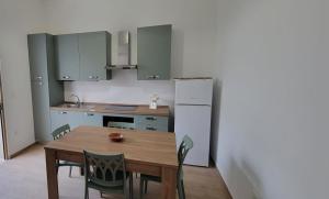 Η κουζίνα ή μικρή κουζίνα στο Vacanza a due passi dal mare