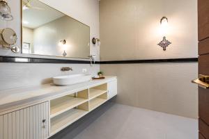 Dera Jaipur Homestay的一间浴室