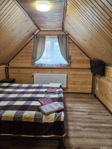 Postel nebo postele na pokoji v ubytování Ластівчине гніздо