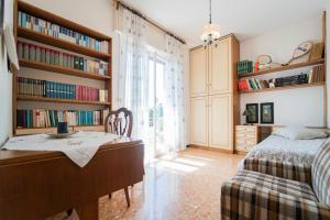 a bedroom with a desk and a bed and book shelves at La casa del libro in Lavagna