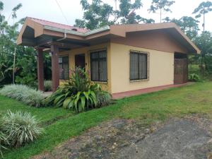 Φωτογραφία από το άλμπουμ του Casas de Campo Las Pavitas Cottages "Red Frog" σε Palma