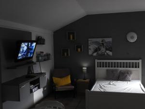 Televízia a/alebo spoločenská miestnosť v ubytovaní Apartman Lastovicka