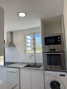 Kuchyň nebo kuchyňský kout v ubytování Villa BRISAETA