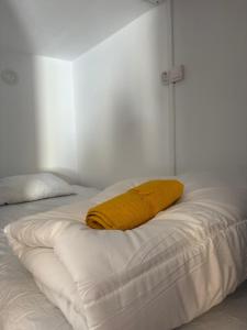 Postel nebo postele na pokoji v ubytování Spanglish Hostel Benidorm