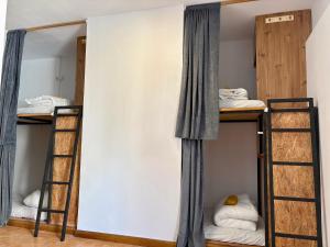 Postel nebo postele na pokoji v ubytování Spanglish Hostel Benidorm