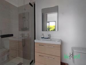 Un baño de "Le Duranta" Studio paisible et spacieux 17 fotos más