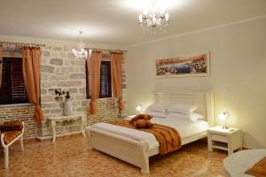 Postel nebo postele na pokoji v ubytování Apartments Kotor Old Town