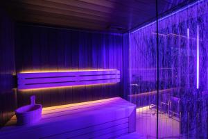 Posteľ alebo postele v izbe v ubytovaní Apartamenty Sky Tower z Jakuzzi Przy Oknie