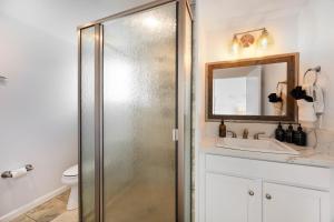 Bagno di Oceanfront 2BR Rooftop Deck Beach Access Strand Way B