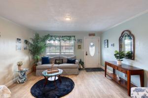 Posezení v ubytování Under The Sea Pool and Hot Tub