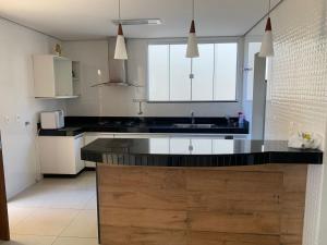 a kitchen with a black counter and a sink at Sollar Imperial in Diamantina