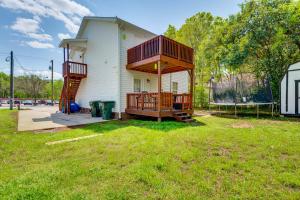 גינה חיצונית ב-Outdoor Entertainment Area Family Concord Apt!