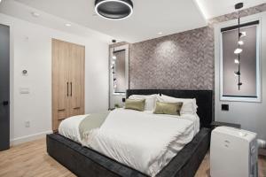 Afbeelding uit fotogalerij van Luxury Downtown Vancouver Home Near Sunset Beach with Parking in Vancouver +34 foto's