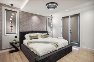 Afbeelding uit fotogalerij van Luxury Downtown Vancouver Home Near Sunset Beach with Parking in Vancouver