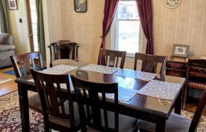Χώρος καθιστικού στο Margeson House -Pet Friendly Minocqua Home