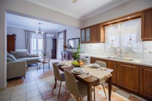 a kitchen and living room with a table and chairs at La casa sull' isola in Zakynthos Town +17 photos