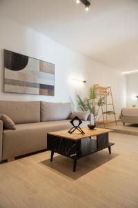 a living room with a couch and a coffee table at Casa Moderna in Fourfourás