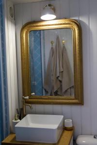 Ένα μπάνιο στο La Casa Blau Maison de charme avec piscine +15 φωτογραφίες