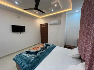 Hotel Shri Raghuvansh客房内的一张或多张床位