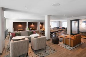 Posezení v ubytování Atwell Suites Henderson - at the Pass by IHG