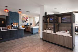 Kuchyň nebo kuchyňský kout v ubytování Atwell Suites Henderson - at the Pass by IHG