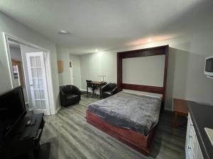 Telewizja i/lub zestaw kina domowego w obiekcie Lakeshore Suites