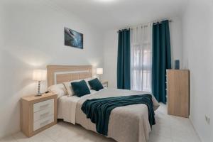 a bedroom with a large bed and a window at Apartamento Bonjour in Tenerife