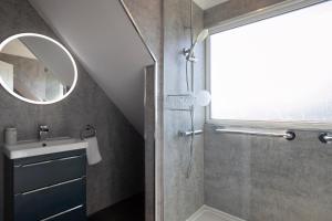 Vannituba majutusasutuses Honeyfield Lodge - Spacious Cottage Rural Views +25 fotot