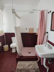 Koupelna v ubytování EL LIMÓN departamento