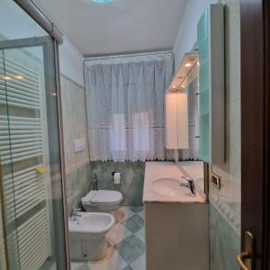 Ένα μπάνιο στο Carossa Apartment